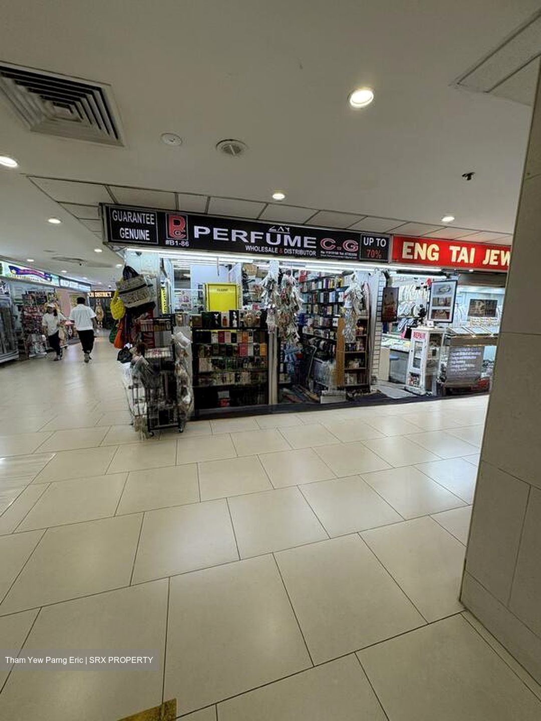 Lucky Plaza (D9), Shop House #520613341